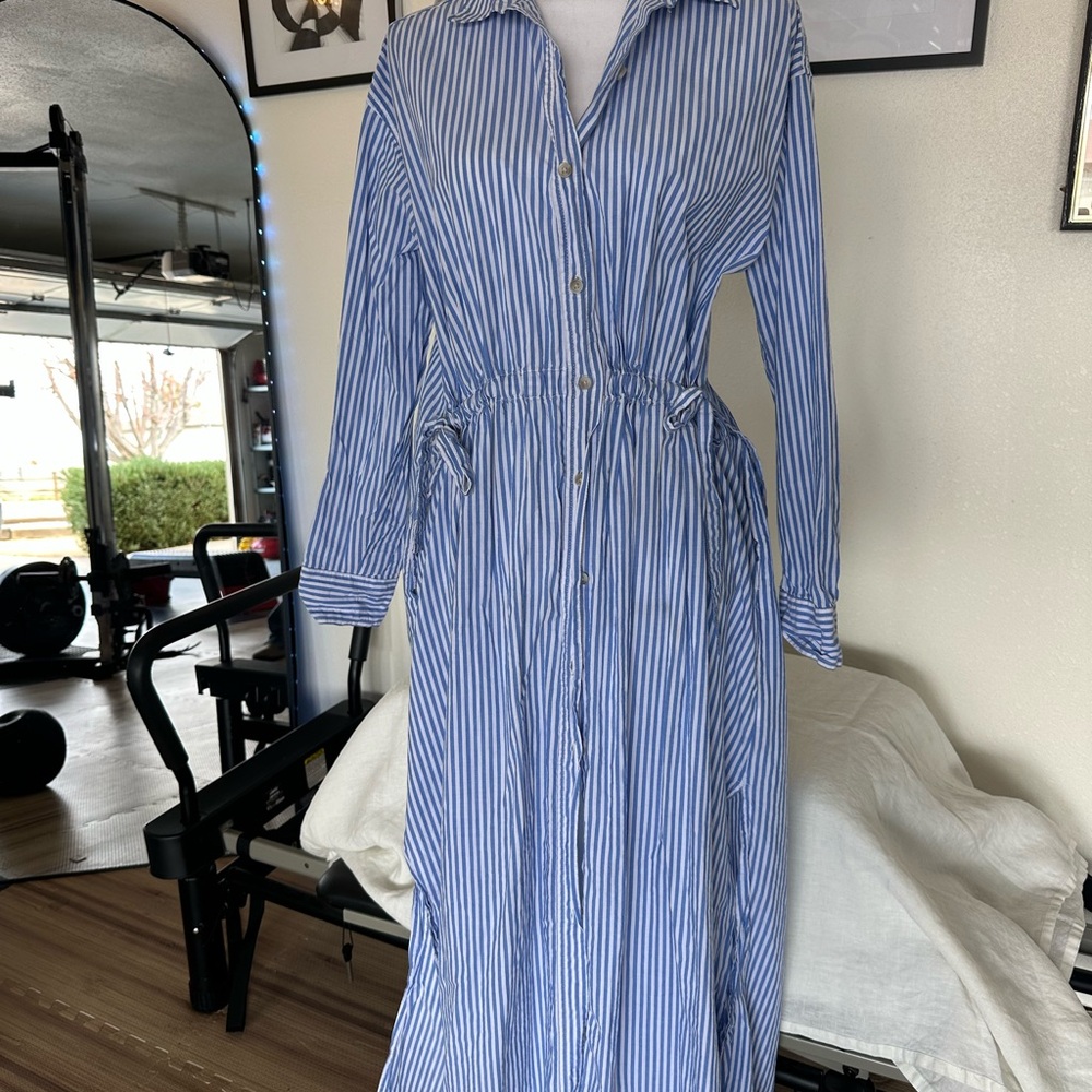 Universal Thread Blue and White Striped Long Sleeve Dress
